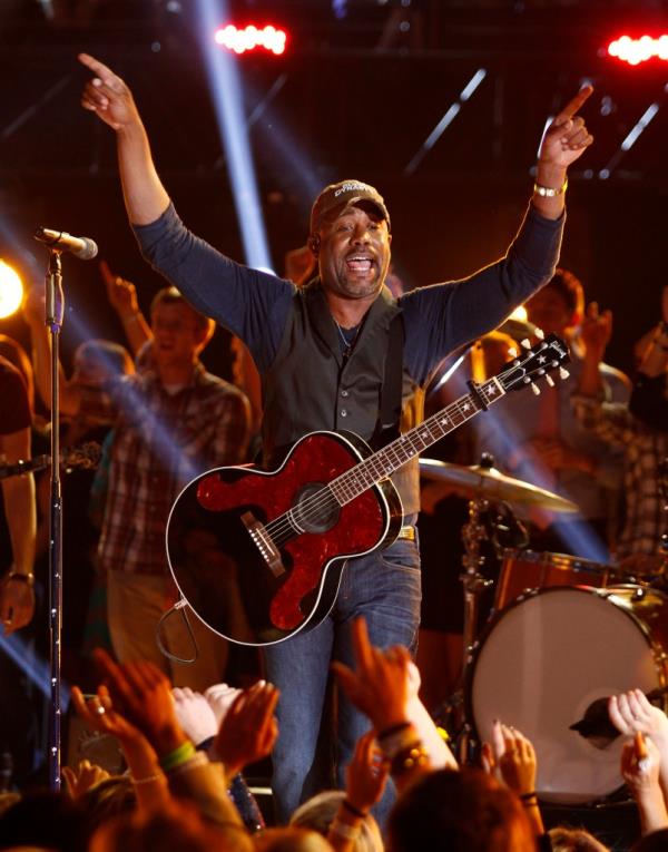 Darius Rucker closes the 47th annual CMA Awards with a performance of "Wagon Wheel."