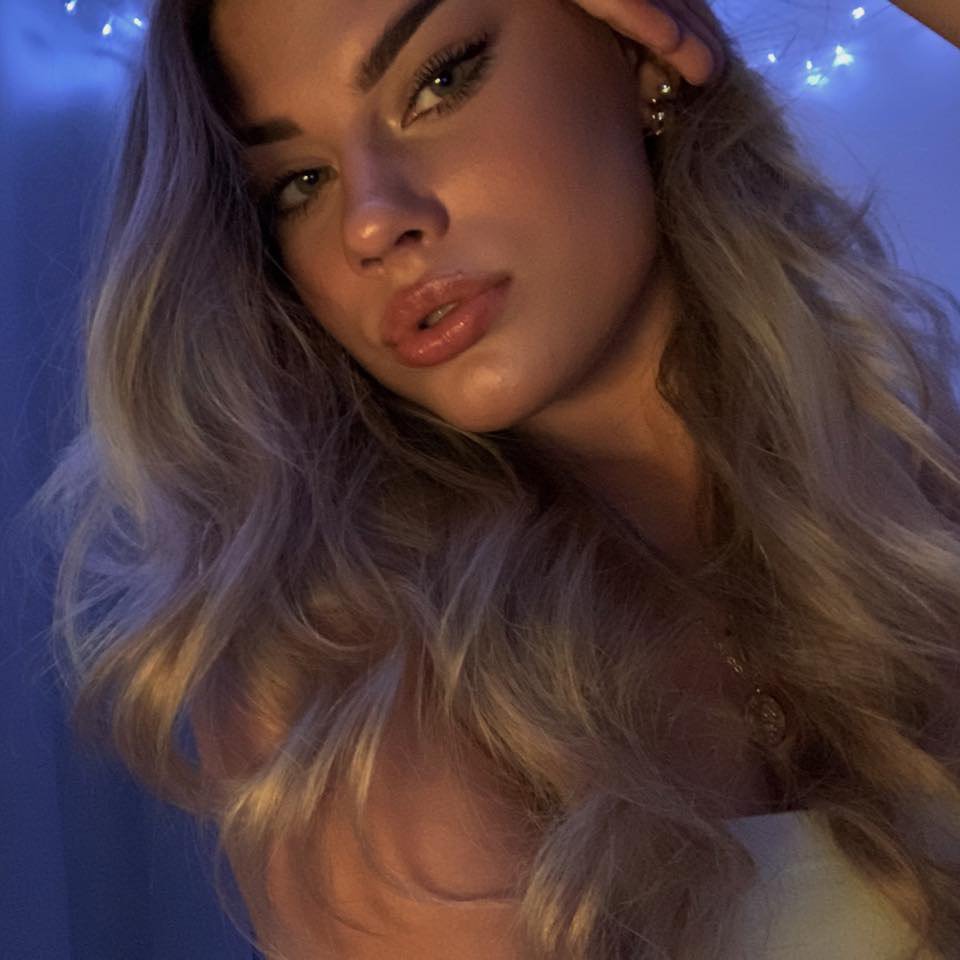 Tragedy as model, 20, dies suddenly at home as tributes flood in for ?beautiful girl? Andreja Siaucilaite, 20, was identified by her mum following the tragedy in Great Yarmouth, Norfolk, last Tuesday. https://www.instagram.com/andrejaxsiaucilaite/ https://www.facebook.com/axdreja.083 https://www.gofundme.com/f/andreja-siaucilaite